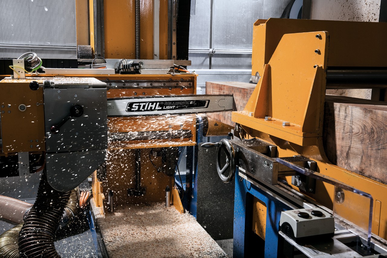 Sabres STIHL a serem testados numa oficina